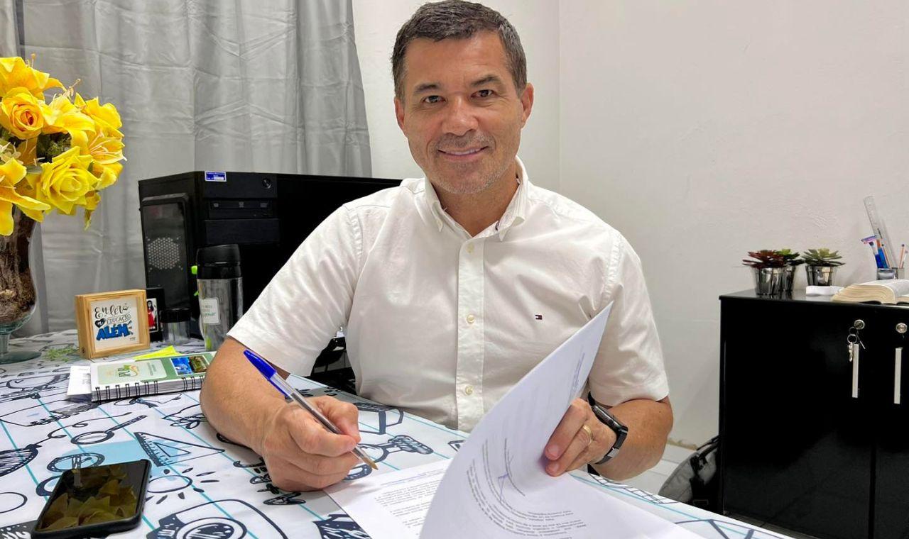 PREFEITO DE IPUBI GARANTE REAJUSTE SALARIAL PARA OS PROFESSORES