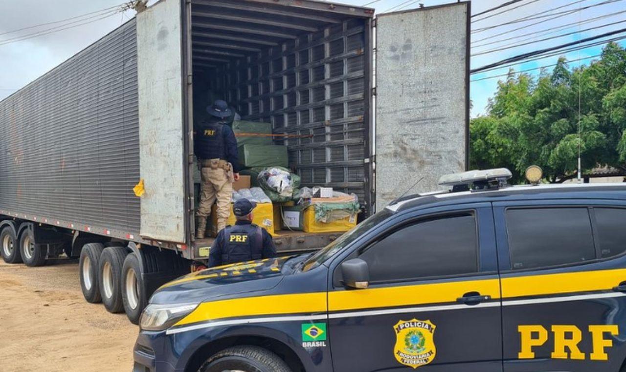 PRF APREENDE DOIS CAMINHÕES CARREGADOS COM CONTRABANDO EM TRINDADE E PETROLINA, PE