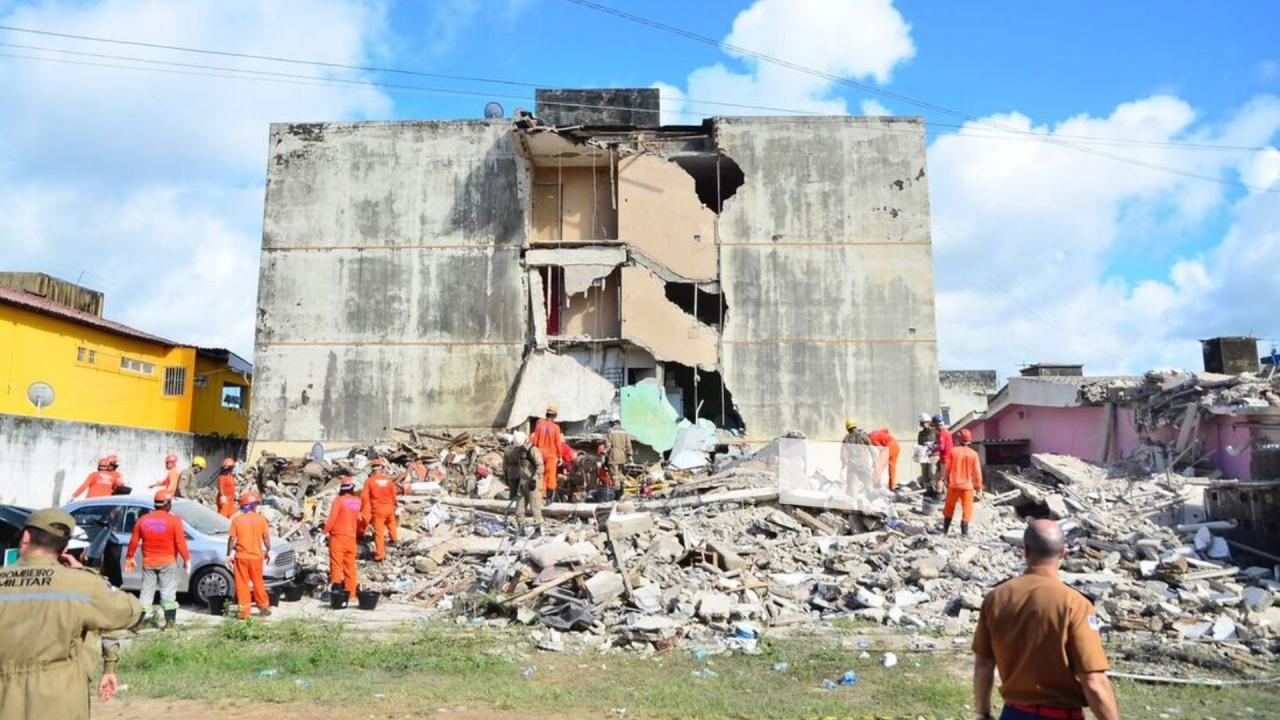 PRÉDIO DESABA EM OLINDA DEIXANDO MORTOS E FERIDOS
