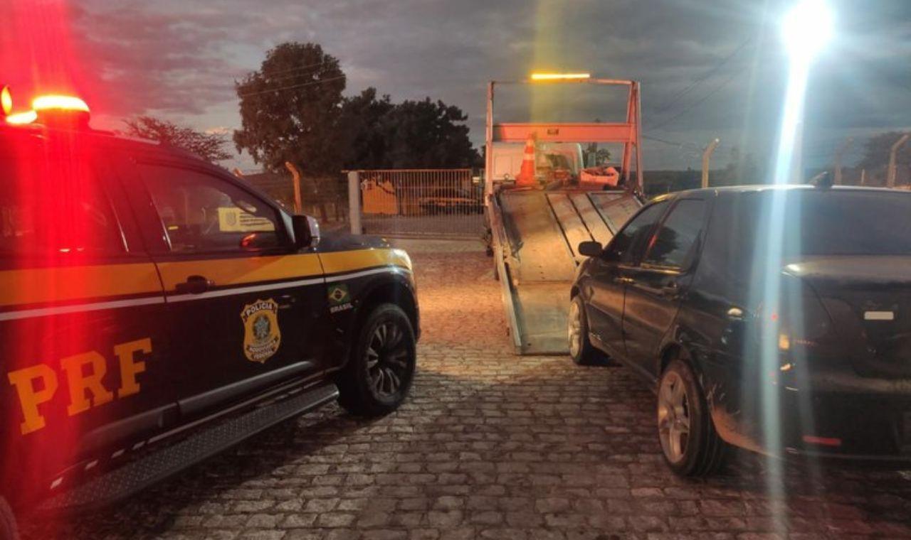 CABROBÓ: PRF E PM DETÉM DUPLA QUE FOGE DE FISCALIZAÇÃO E EXPÕE A PERIGO POLICIAIS E POPULAÇÃO