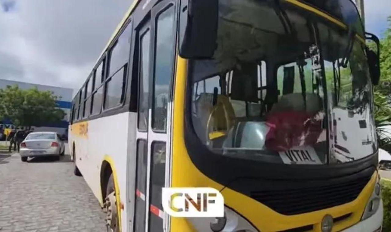 CINCO PESSOAS SÃO PRESAS POR PRATICAR ASSALTOS USANDO ÔNIBUS ESCOLAR EM CARUARU, PE