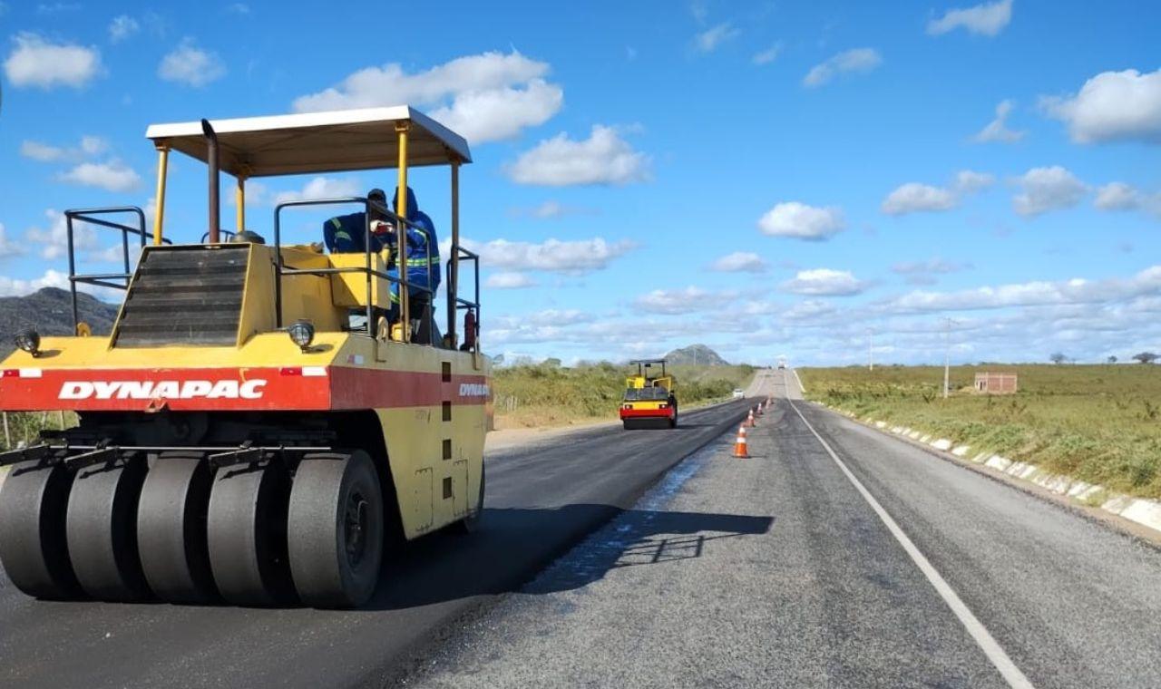 DNIT REALIZA MANUTENÇÃO DA BR-110 EM IBIMIRIM, PE