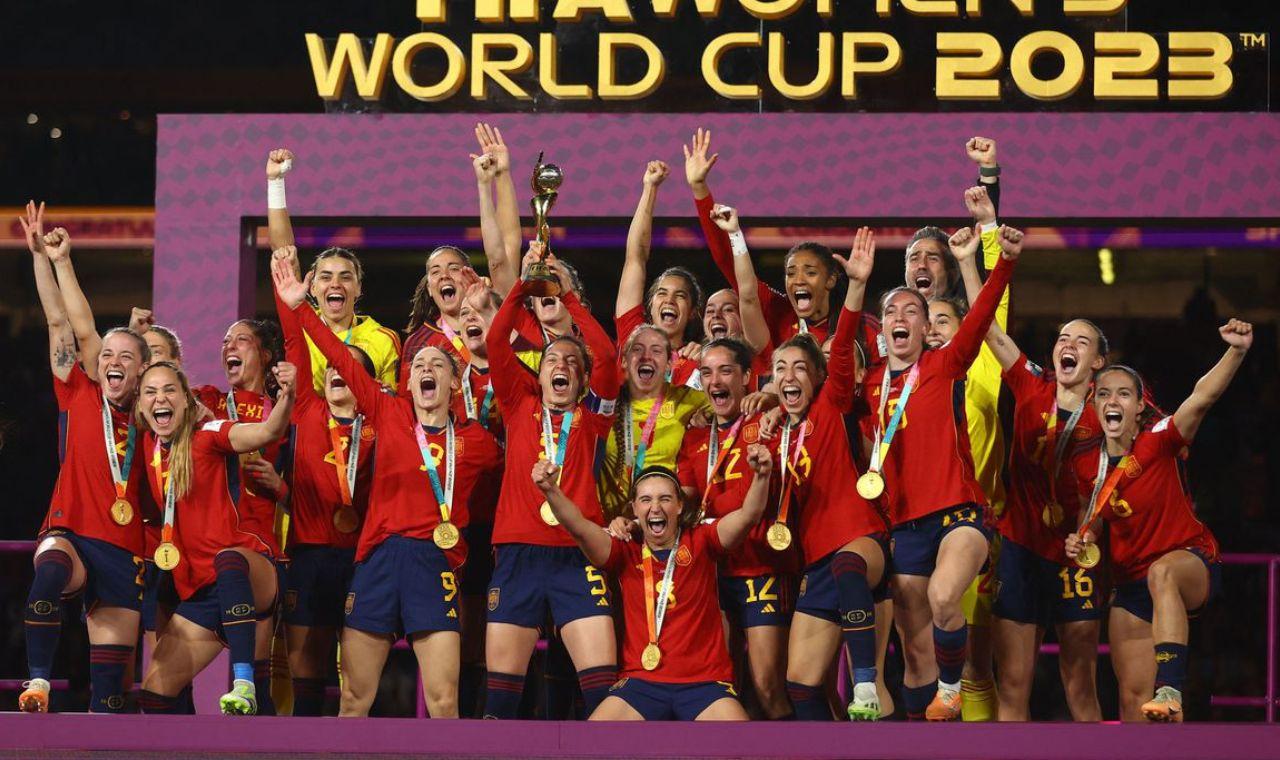 ESPANHA DERROTA INGLATERRA PARA CONQUISTAR SUA PRIMEIRA COPA FEMININA