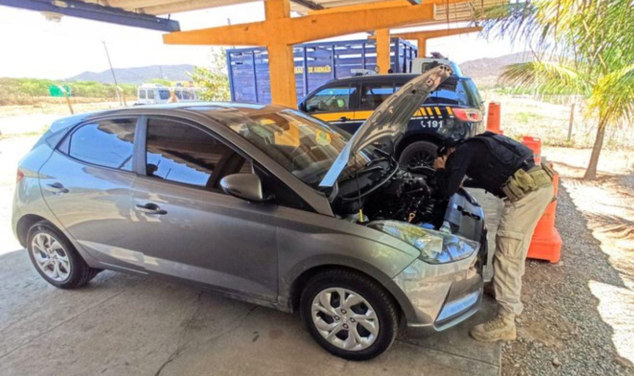 PRF RECUPERA CARRO ROUBADO QUE ERA TRANSPORTADO EM CAMINHÃO “CEGONHA” EM SERRA TALHADA, PE