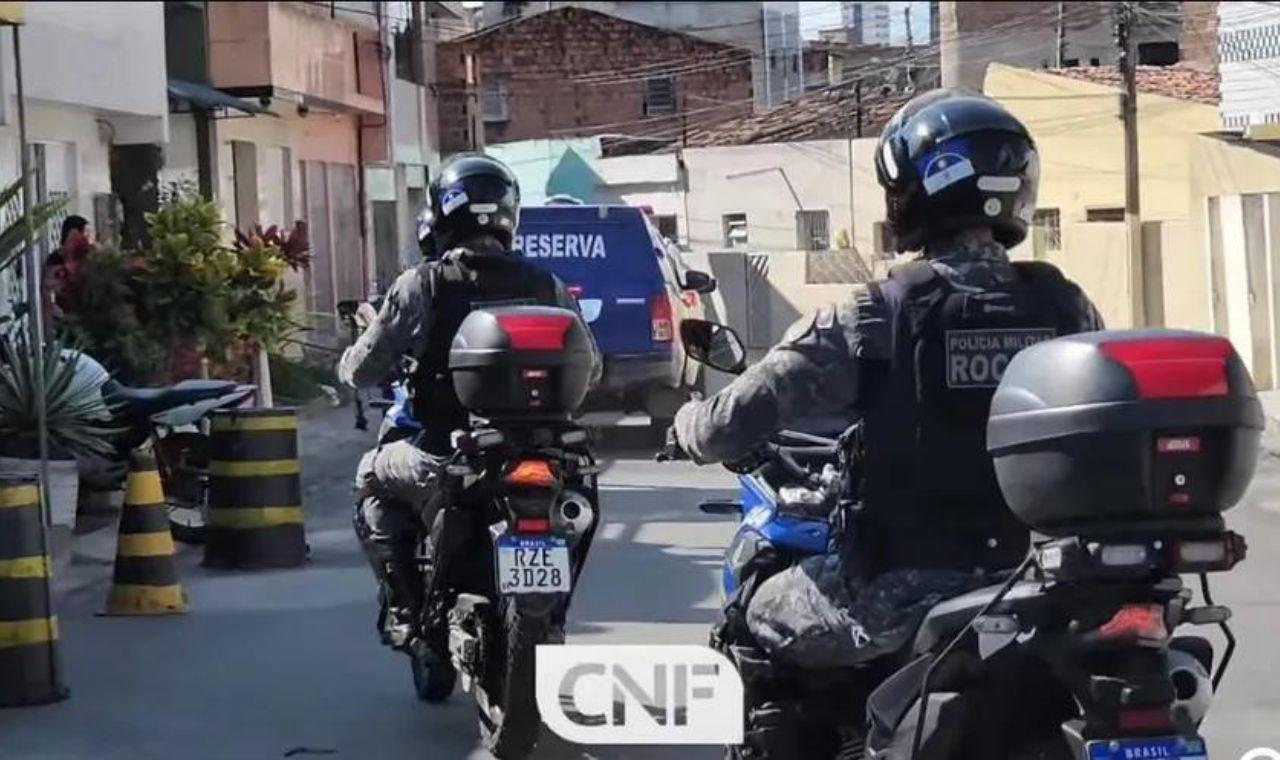 CRIMINOSOS FAZEM FAMÍLIA DE REFÉM, ROUBAM CARRO E SÃO PRESOS PELA POLÍCIA EM CARUARU, PE