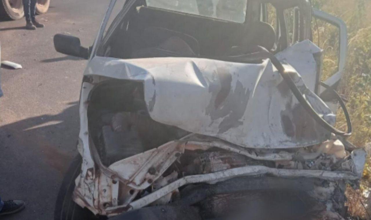 COLISÃO ENTRE CARRO E CAMINHÃO DEIXA UMA PESSOA MORTA EM ARARIPINA, PE