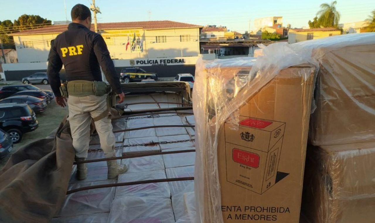 PRF APREENDE 420 MIL MAÇOS DE CIGARRO CONTRABANDEADO EM JUAZEIRO, BA