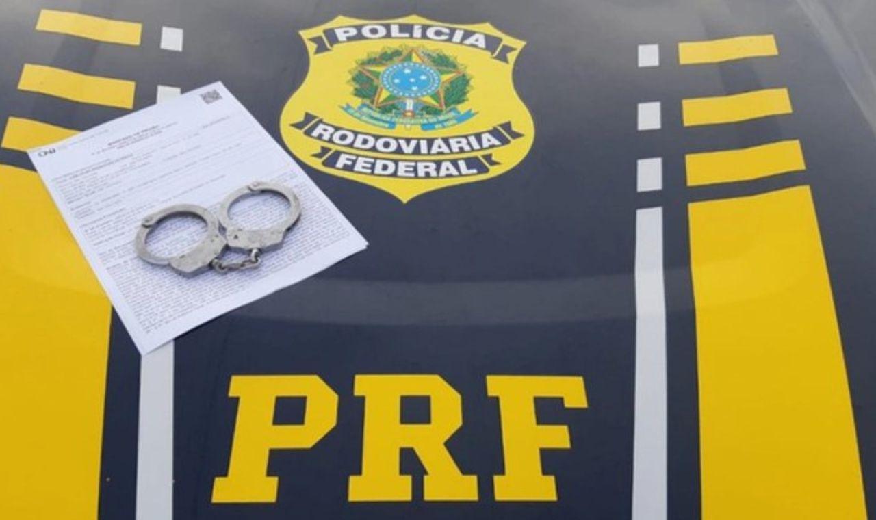 HOMEM PROCURADO POR QUATRO CRIMES É DETIDO PELA PRF EM CARUARU, PE