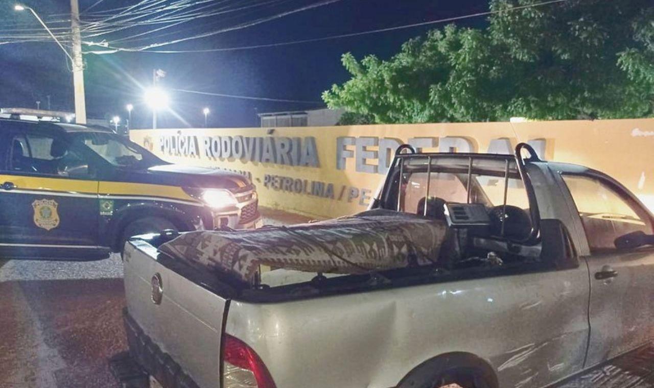 TRÊS VEÍCULOS ROUBADOS SÃO RECUPERADOS PELA PRF NO SERTÃO DE PE