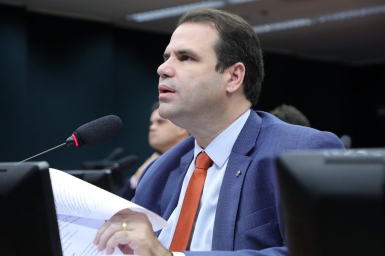 Comissão aprova projeto que obriga restaurante a oferecer cardápio impresso