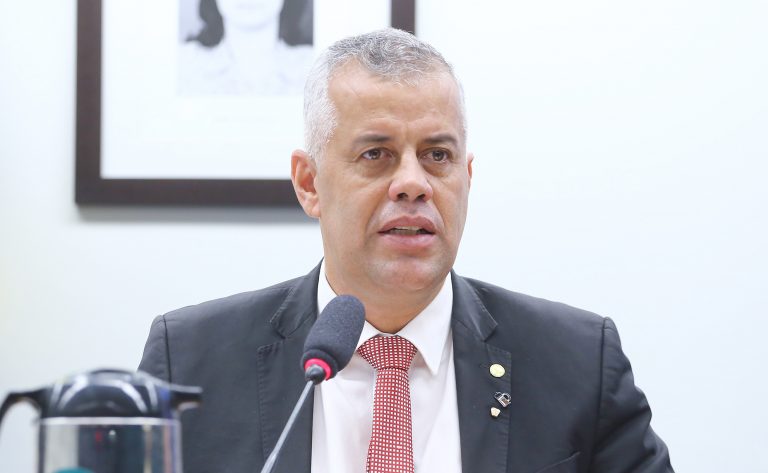 Comissão aprova projeto que prevê manutenção do Bolsa Família para safristas