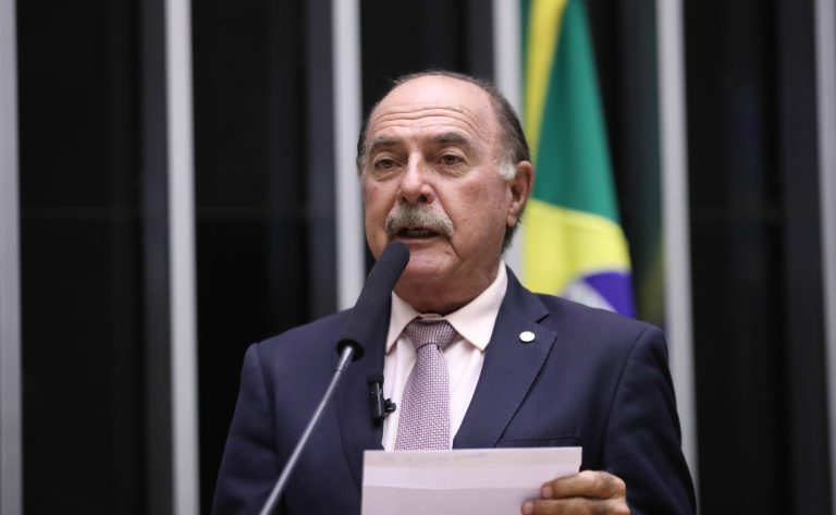 Projeto prevê incentivo para a formação de médicos geneticistas no Brasil