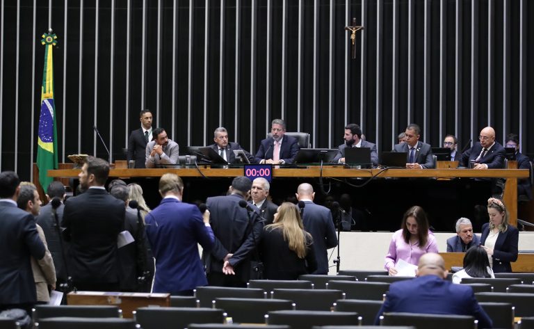 Câmara analisa projeto que exclui a silvicultura do rol de atividades poluidoras; acompanhe