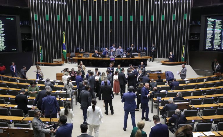 Câmara aprova suspensão da dívida do Rio Grande do Sul por três anos; acompanhe