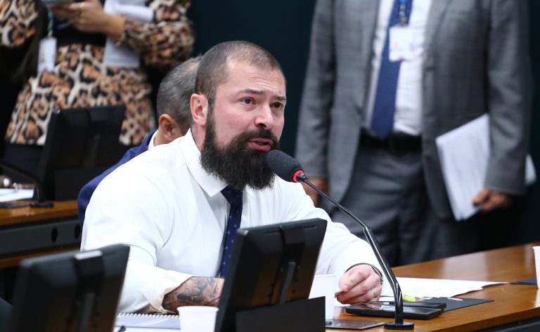 Comissão aprova exigência de formação de vigilante para segurança de bares e festas