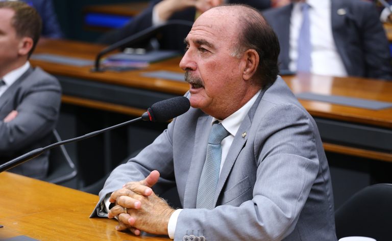 Comissão aprova projeto que assegura acessibilidade a pessoas com nanismo em hospitais e clínicas