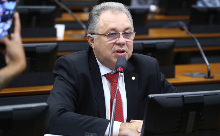 Comissão aprova projeto que determina a adaptação das cédulas de real para pessoas com deficiência visual