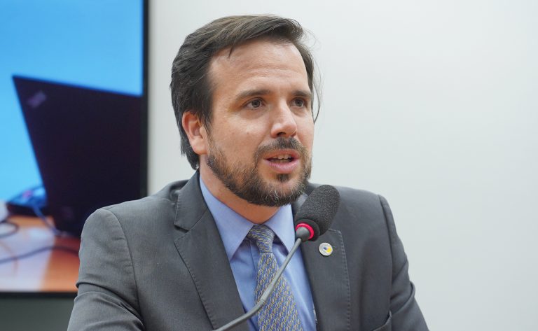 Comissões ouvem a Anatel sobre sistema de combate à disseminação de fake news em redes sociais