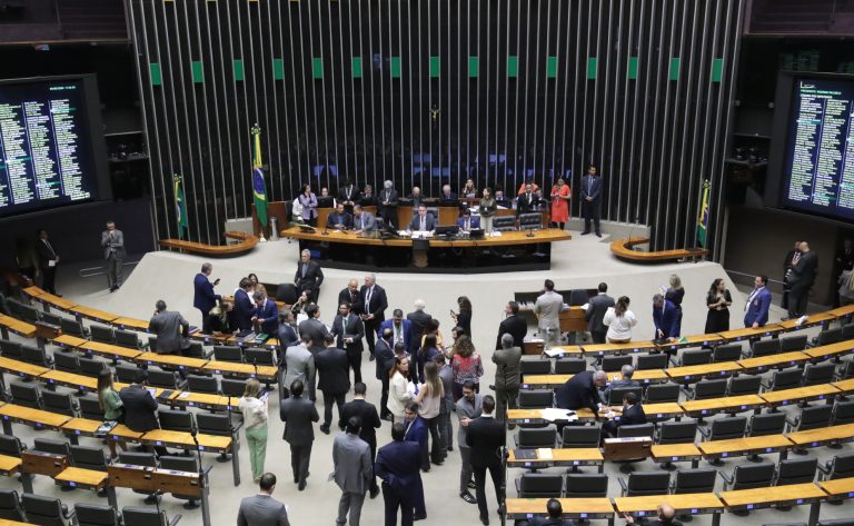Congresso analisa vetos sobre saidão e fake news na terça-feira