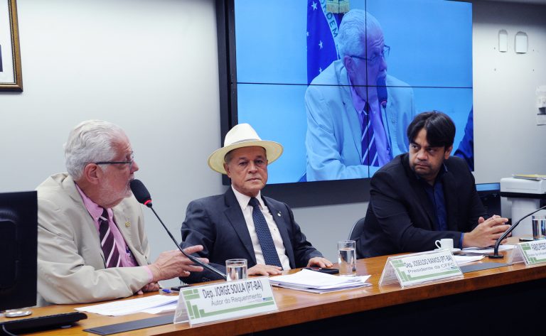 Dnit anuncia, para junho, licitação de duplicação da BR-101 e contrato para pavimentar a BR-030 na Bahia