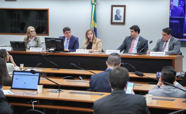 Especialistas defendem projetos de incentivo à indústria nacional de fertilizantes