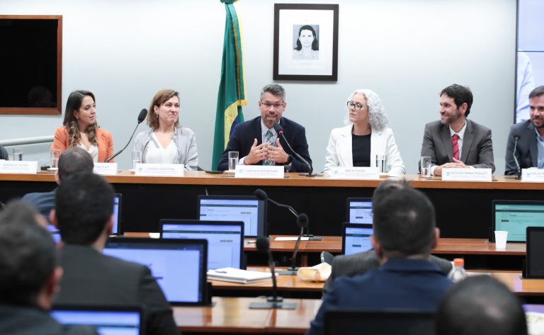 Governo vai abrir edital para que municípios recebam equipamentos de TV digital