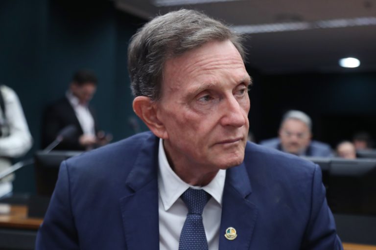 Projeto prevê um padrão nacional para cartões de estacionamento de idosos