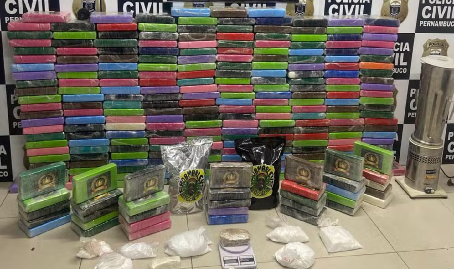 POLÍCIA CIVIL APREENDE QUASE 300 KG DE COCAÍNA EM SERRA TALHADA, PE