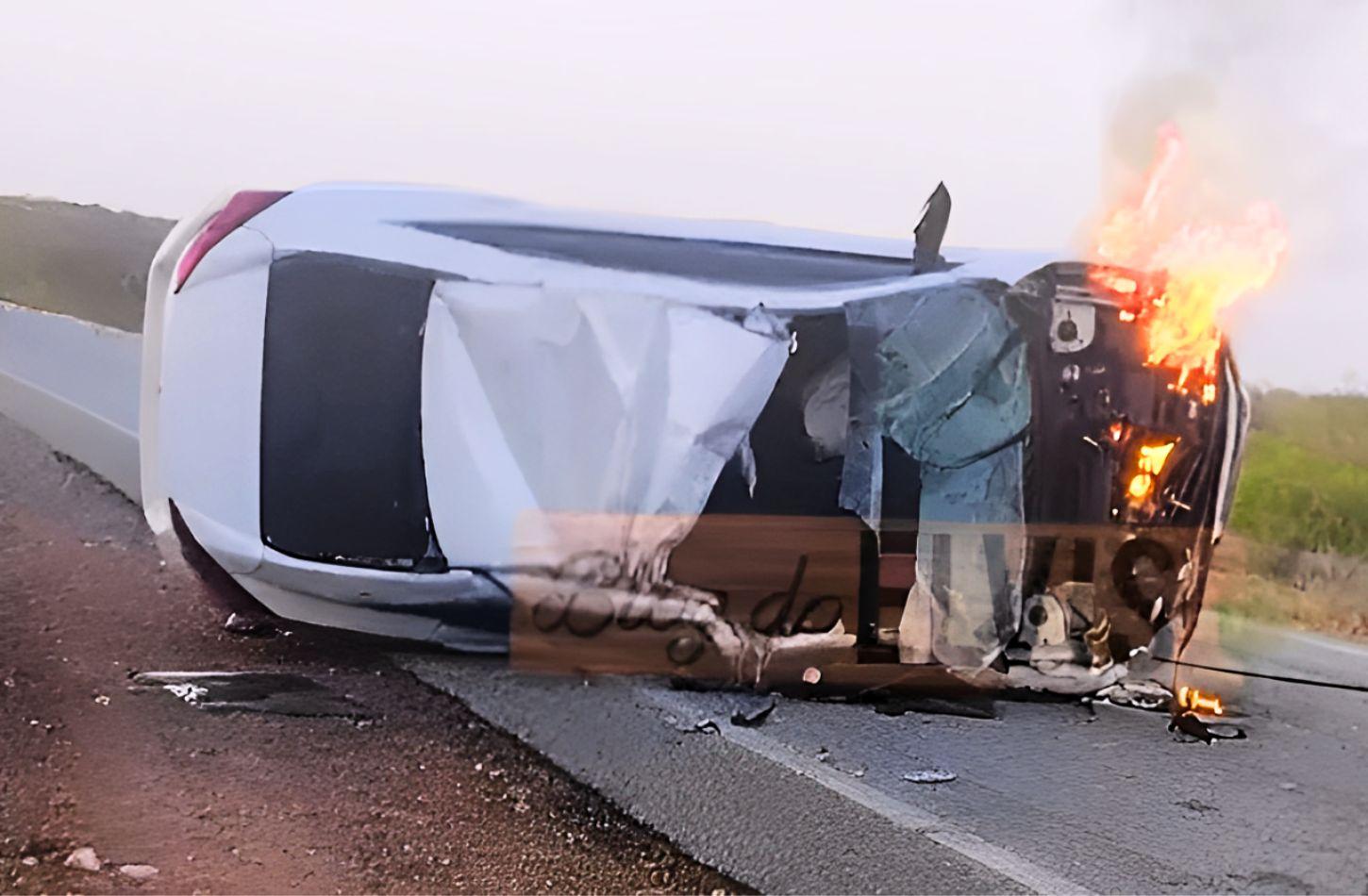 CARRO COLIDE EM CAMINHÃO, CAPOTA E PEGA FOGO NA PE-390 EM FLORESTA, PE