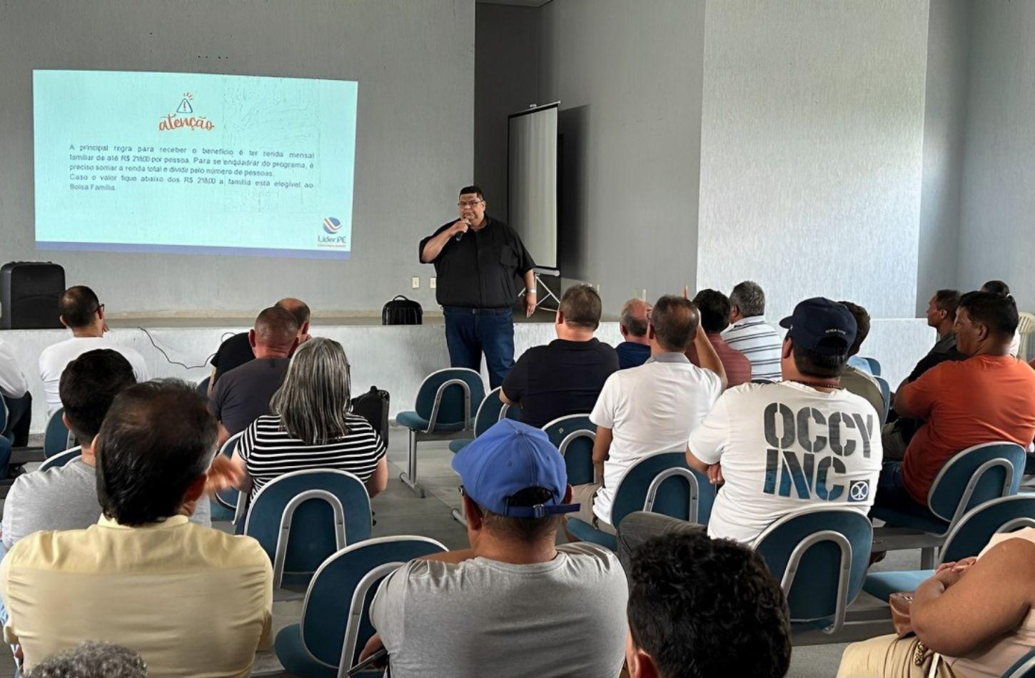 CARNAIBA PROMOVE PALESTRA VOLTADA PARA OS MICROEMPREENDEDORES