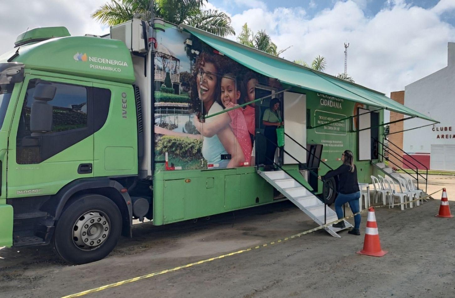 NEOENERGIA PROMOVE TROCA DE LÂMPADAS EM LAGOA GRANDE, PE