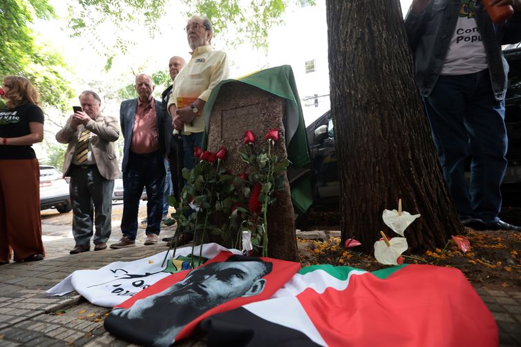 Ato lembra os 56 anos da morte de Carlos Marighella 