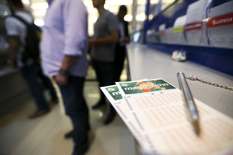 Mega-Sena acumula novamente e prêmio principal vai para R$ 55 milhões