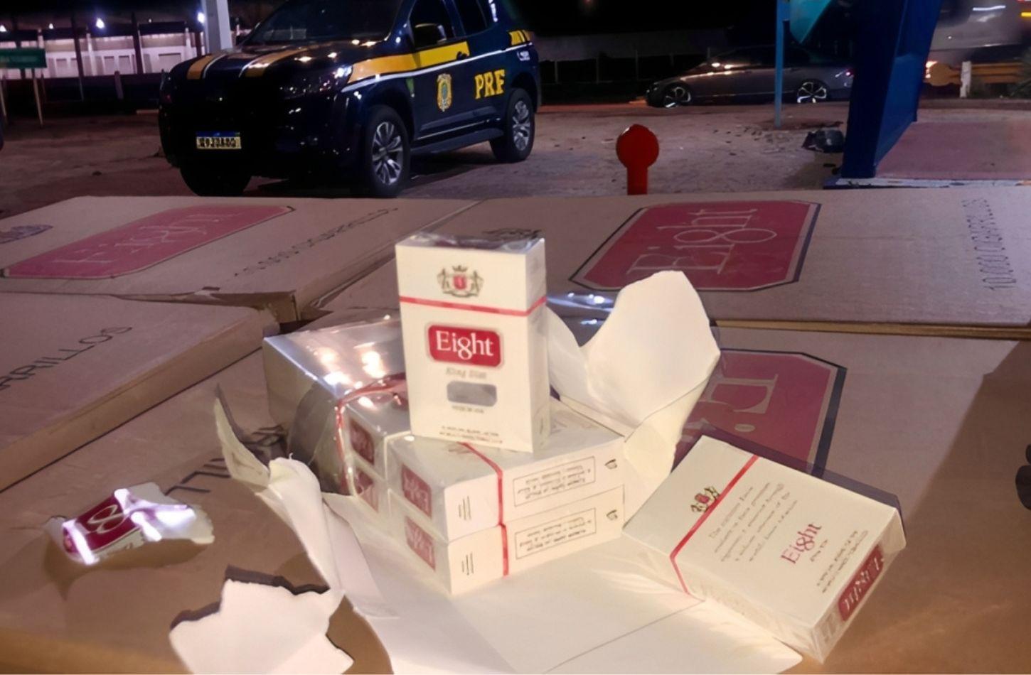 PRF APREENDE 50 MIL MAÇOS DE CIGARRO PARAGUAIO EM SERTÂNIA, PE