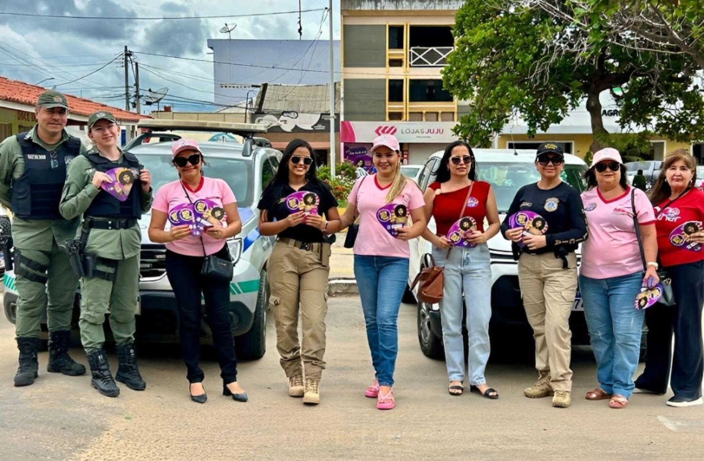 SECRETARIA DA MULHER REALIZA BLITZ DE CONSCIENTIZAÇÃO SOBRE A VIOLÊNCIA CONTRA AS MULHERES EM CABROBÓ, PE