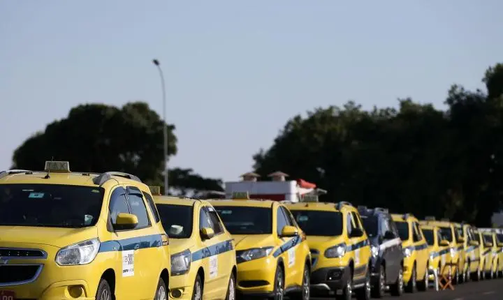 Governo autoriza contrato de R$ 30 bi para motoristas de aplicativos