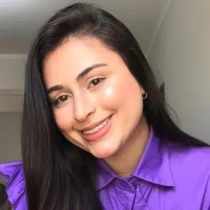 Dra. Leticia Menezes